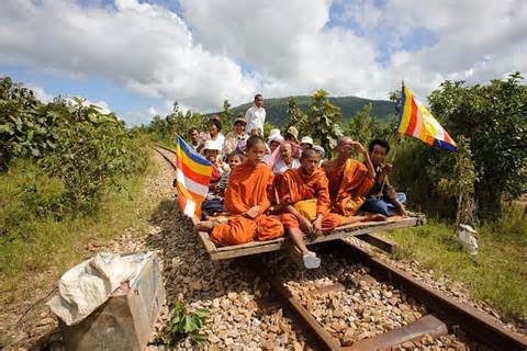http://mekongheritage.com/wp-content/uploads/2013/11/Bamboo-Train.jpg